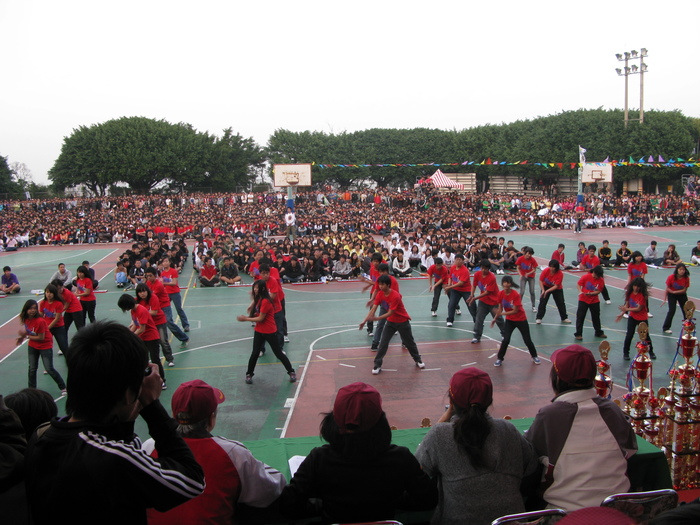 2010 校慶運動會進場表演圖片