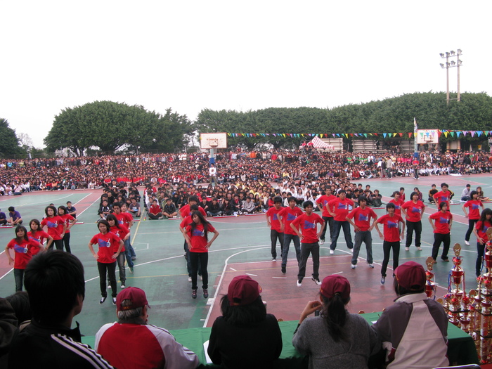 2010 校慶運動會進場表演圖片